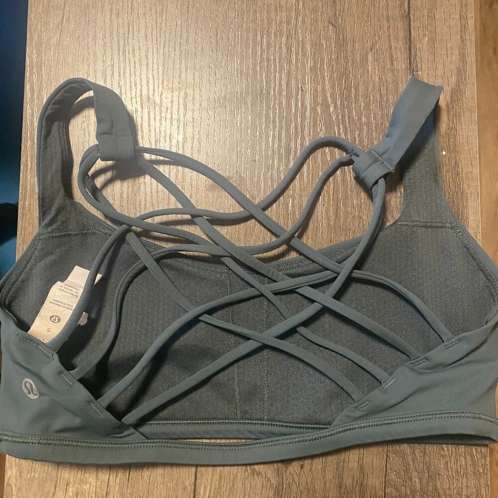 Lululemon sports bra